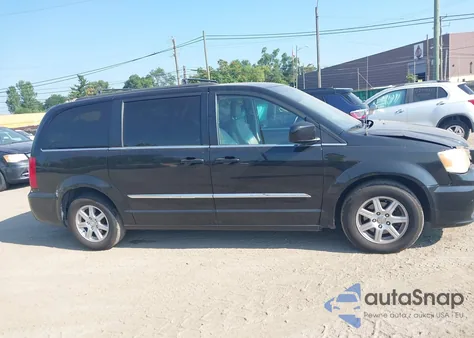 2013 Chrysler Town & Country Touring z USA, uszkodzony, nr VIN 2C4RC1BG4DR503363